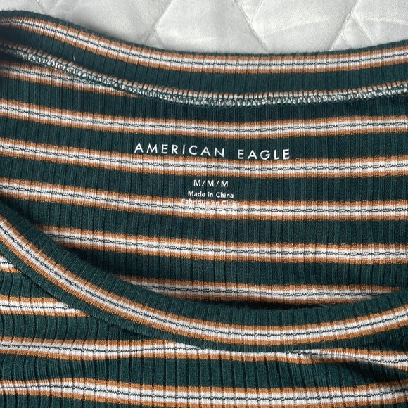 American Eagle semi-cropped Green/Orange/ White shirt. Tie at the bottom. - Picture 2 of 4